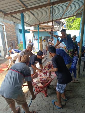 Kerja Bakti Penyembelihan Hewan Qurban di Kampung Glondong Meriahkan Hari Raya Idul Adha