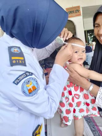 Poltekkes TNI AU adisucipto hadiri posyandu.