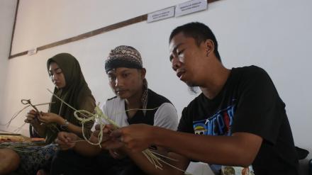 Ramah Lingkungan, Dewikerten Adakan Workshop Wayang Suket