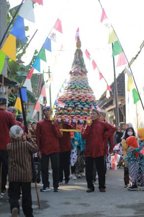 Jalan Sehat dan Kirab Budaya