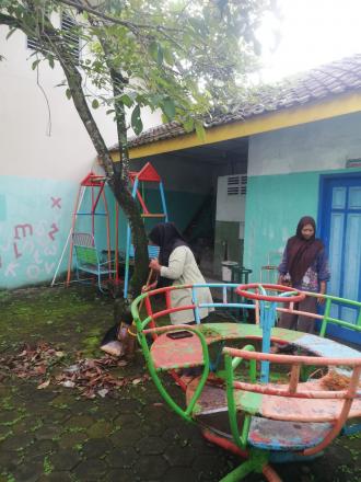 Tim 9 Berupaya Menghidupkan Kembali TK PKK Mutihan